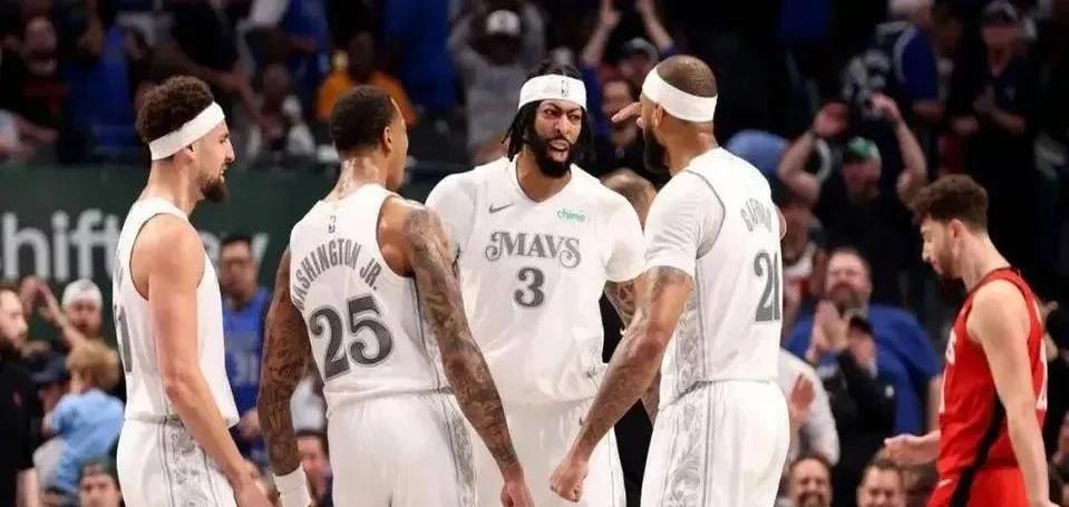 包含浓眉哥连续三场比赛得分超过夺冠，独行侠不断突破！上演精彩一战的词条